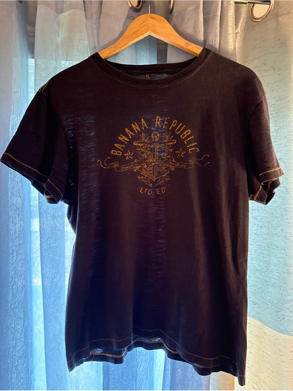 Banana Republic Men’s Black Short Sleeve Crewneck with Gold Graphic